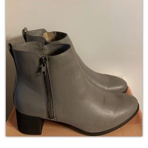 Soul Naturalizer Richy Zip Grey Distressed Booties